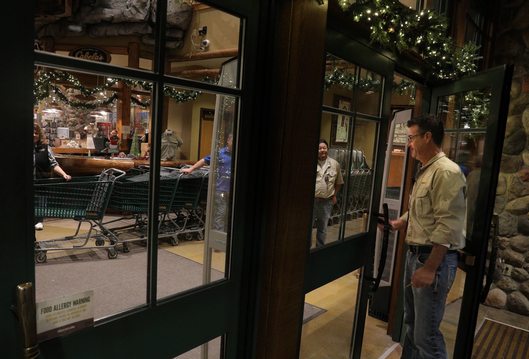 Shoppers search for Black Friday bargains around St. Louis
